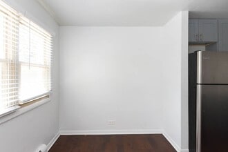 7319 N Rogers Ave in Chicago, IL - Building Photo - Building Photo