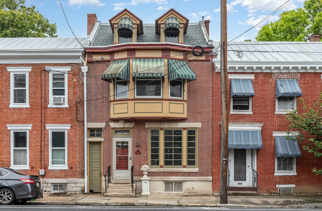 273 S Hanover St in Carlisle, PA - Building Photo