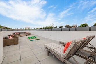 Brynhurst Apartments in Los Angeles, CA - Foto de edificio - Building Photo