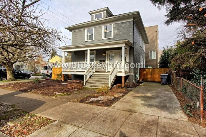 339 N Skidmore St in Portland, OR - Foto de edificio