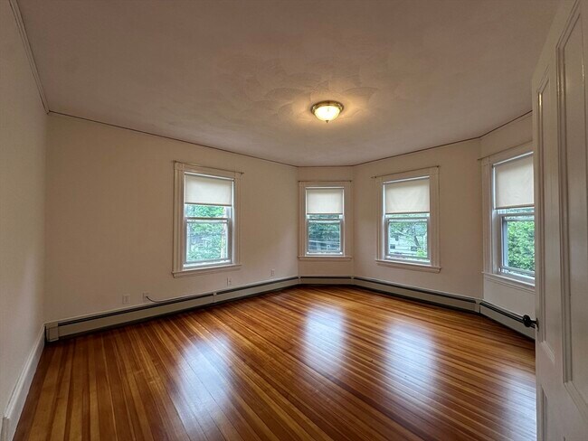 26 Wiswall St in Newton, MA - Building Photo - Building Photo