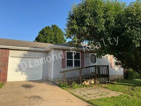 1501 W Rainey St in Ozark, MO - Building Photo