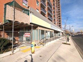 York Square in Toronto, ON - Building Photo - Building Photo