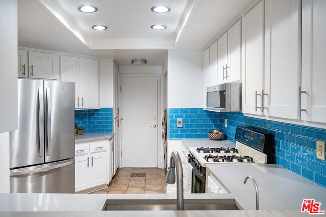 property at 6638 Clybourn Ave