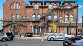 2 E State St, Unit 2A in Media, PA - Building Photo