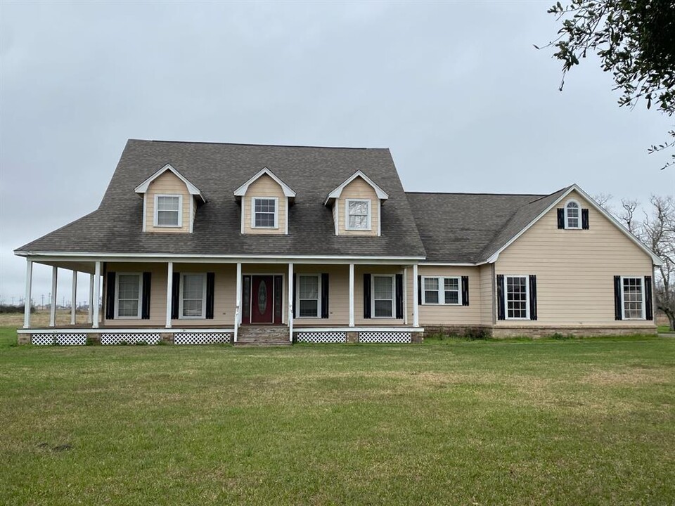 12480 Farm To Market 2853 in Palacios, TX - Building Photo