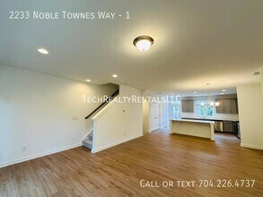 2233 Noble Townes Wy in Charlotte, NC - Foto de edificio - Building Photo