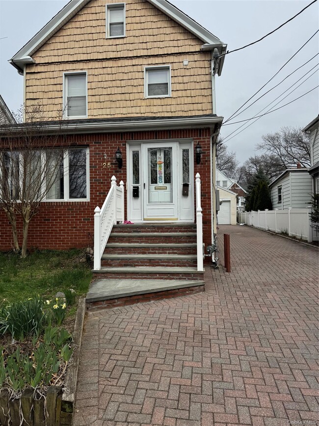 property at 25 Daisy Ave