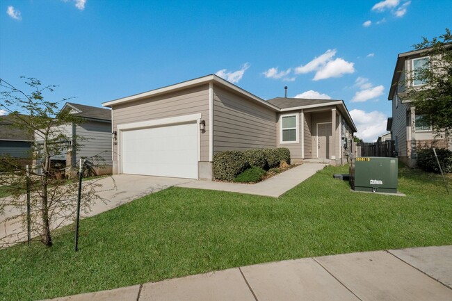 13015 Kathleen St in Saint Hedwig, TX - Building Photo - Building Photo