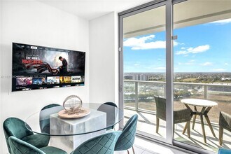 2000 Metropica Way, Unit 1507 in Sunrise, FL - Foto de edificio - Building Photo