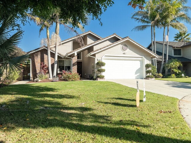 5323 W Goldenwood Dr in Inglewood, CA - Foto de edificio - Building Photo