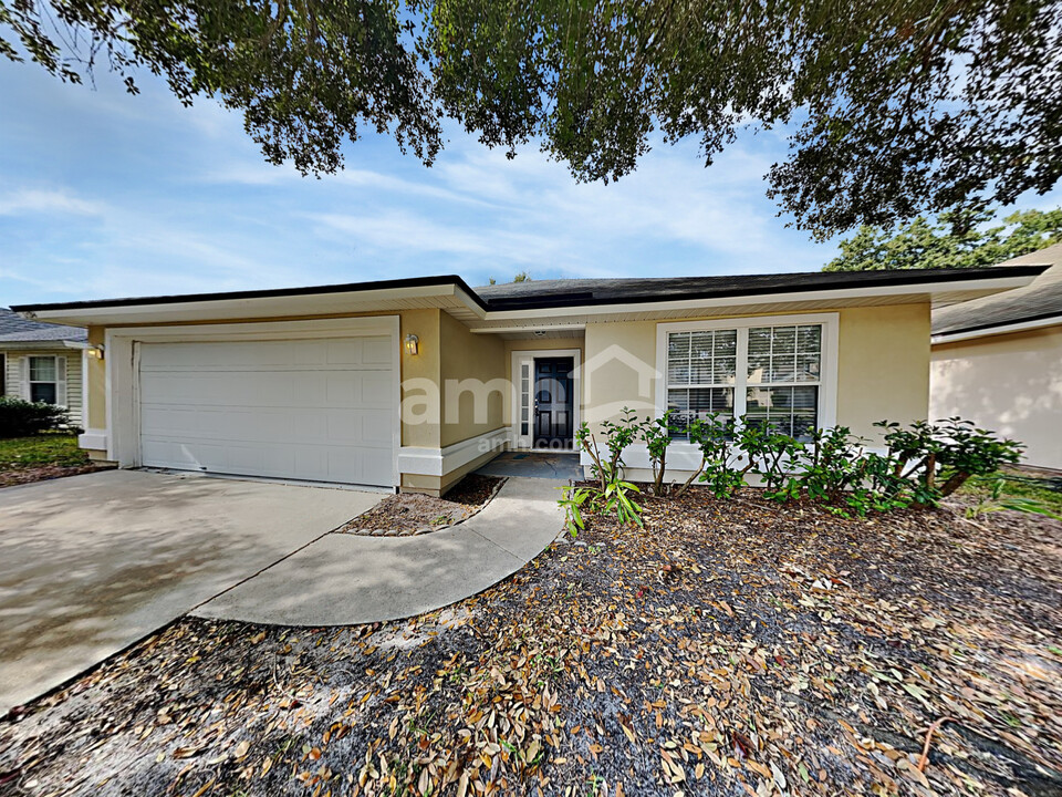 2594 Carson Oaks Dr in Jacksonville, FL - Building Photo