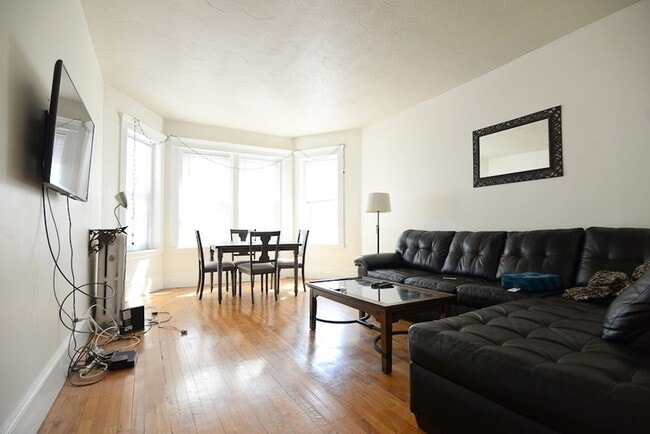 15 Parkman St, Unit 3A in Brookline, MA - Foto de edificio - Building Photo