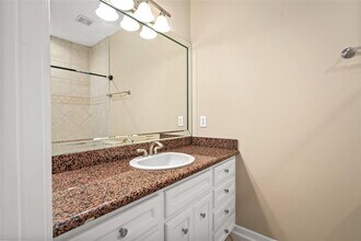 332 Asbury St in Houston, TX - Building Photo - Building Photo