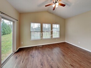 109 Bishop Dr in Pataskala, OH - Foto de edificio - Building Photo