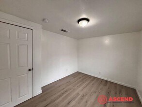 201 E 1st St in Buttonwillow, CA - Building Photo - Building Photo