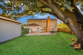 7310 Ridge Oak Dr in Houston, TX - Building Photo - Building Photo