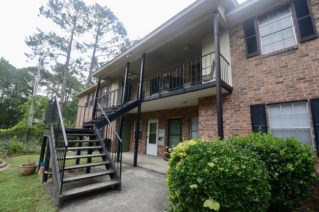 528 Wimbledon Ct in Columbia, SC - Foto de edificio - Building Photo