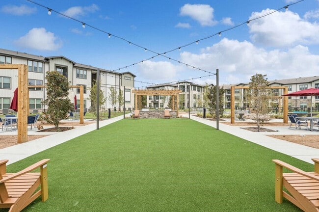 Ascend at Forum in Grand Prairie, TX - Foto de edificio - Building Photo