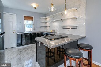92 Wilson St in Lambertville, NJ - Building Photo - Building Photo