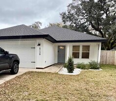 8720 Fowler Ave in Pensacola, FL - Building Photo