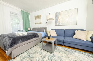 328 E 74th St in New York, NY - Building Photo