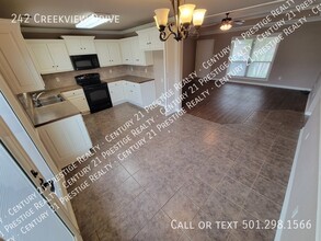 242 Creek View Dr in Austin, AR - Foto de edificio - Building Photo