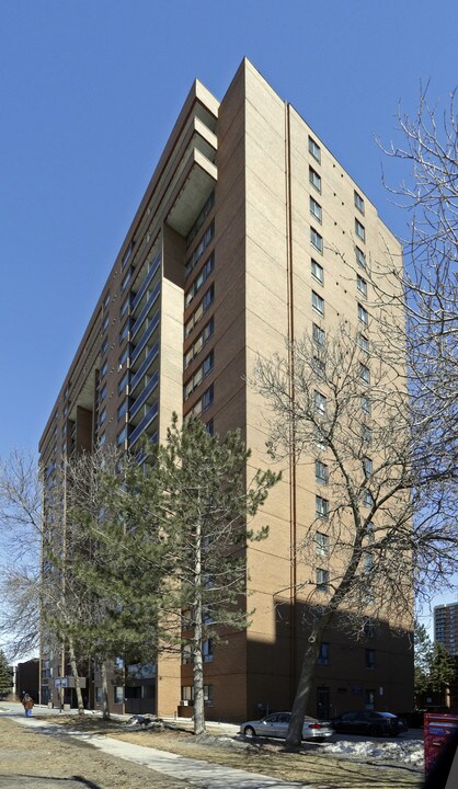 Greenbank Towers in Ottawa, ON - Building Photo