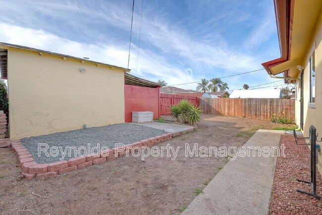 3341 Chamoune Ave in San Diego, CA - Building Photo - Building Photo