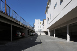 Oxford Apartments in Los Angeles, CA - Building Photo - Building Photo