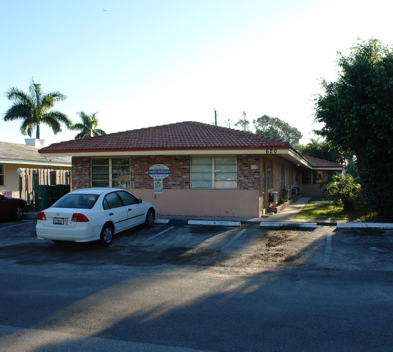 620 NE 4th Ave in Fort Lauderdale, FL - Building Photo