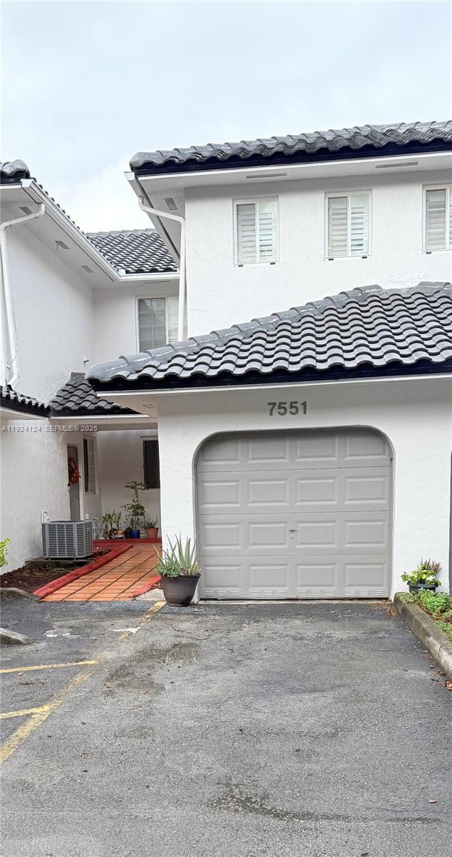 7551 NW 174th Terrace in Hialeah, FL - Building Photo - Building Photo