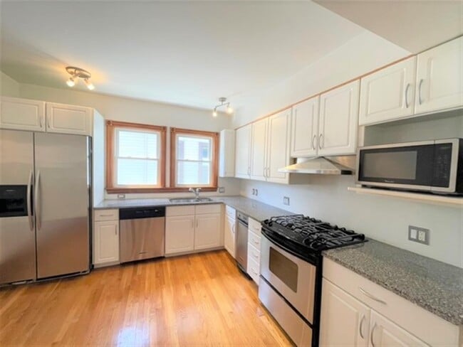 15 Conwell Ave, Unit 2