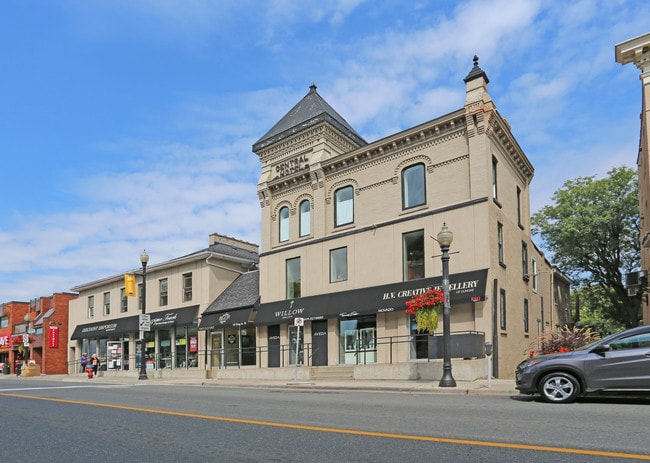 93-101 King St W