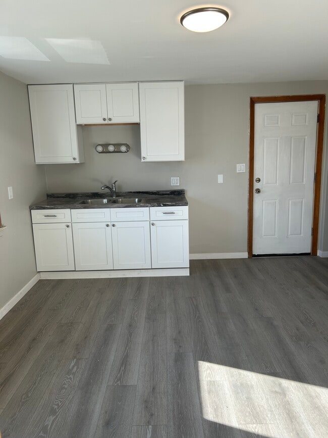 35 Willow St, Unit Upper in Lackawanna, NY - Building Photo - Building Photo