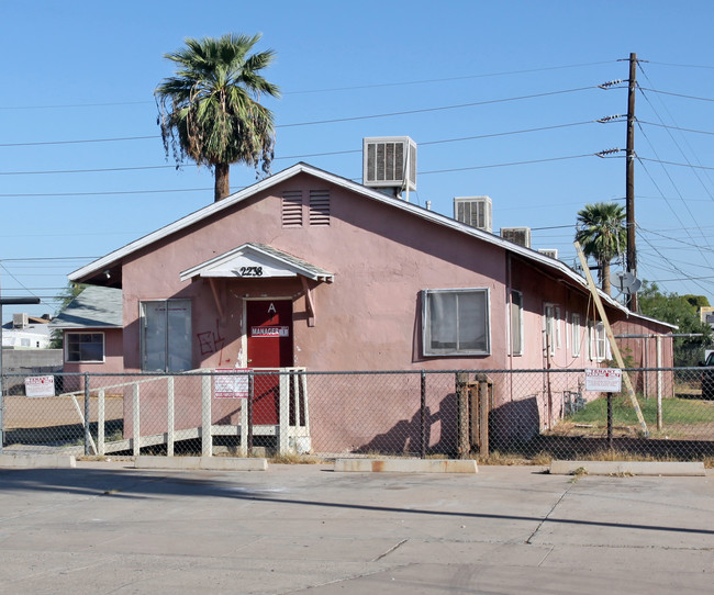 2238 E Taylor St in Phoenix, AZ - Foto de edificio - Building Photo