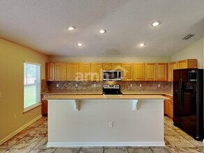 2558 Britney Lakes Ln in Jacksonville, FL - Foto de edificio - Building Photo