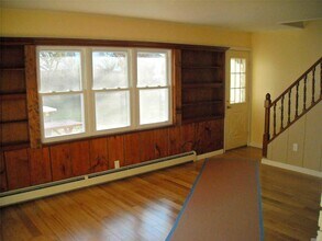 267 Elm Dr S in Levittown, NY - Building Photo - Building Photo