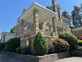 901 Bernon St in Woonsocket, RI - Building Photo