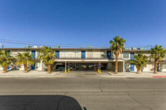 Skyline Apartments on Ferrell in Las Vegas, NV - Building Photo - Building Photo