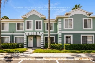 2125 Fluorshire Dr, Unit 439 in Brandon, FL - Building Photo