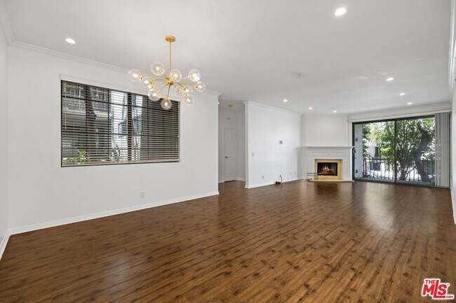 2031 S Bentley Ave in Los Angeles, CA - Building Photo - Building Photo