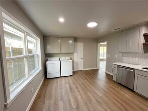 3705 N Elm St, Unit 46 in Fort Worth, TX - Building Photo - Building Photo