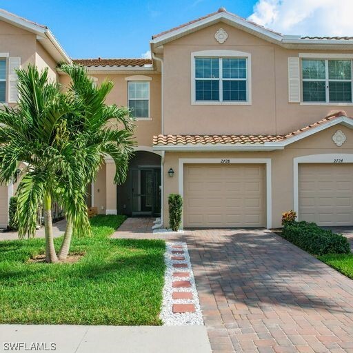 2728 Blossom Wy in Naples, FL - Building Photo