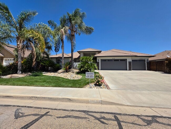 property at 1418 E Laura Ct