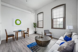 Sail Cloth Factory Apartments in Baltimore, MD - Foto de edificio - Interior Photo
