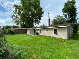 403 Bluebonnet Dr in Orange, TX - Building Photo