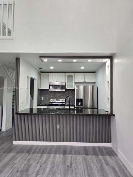 1120 Parkside Green Dr in Greenacres, FL - Building Photo