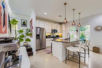 1213 Eleanor St in Austin, TX - Building Photo - Building Photo