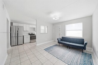 2651 NW 13th St in Miami, FL - Building Photo - Building Photo